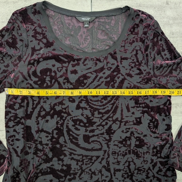 Vera Wang Women's Purple Velvet Burnout Long Sleeve Top Blouse Size Large - Picture 4 of 8